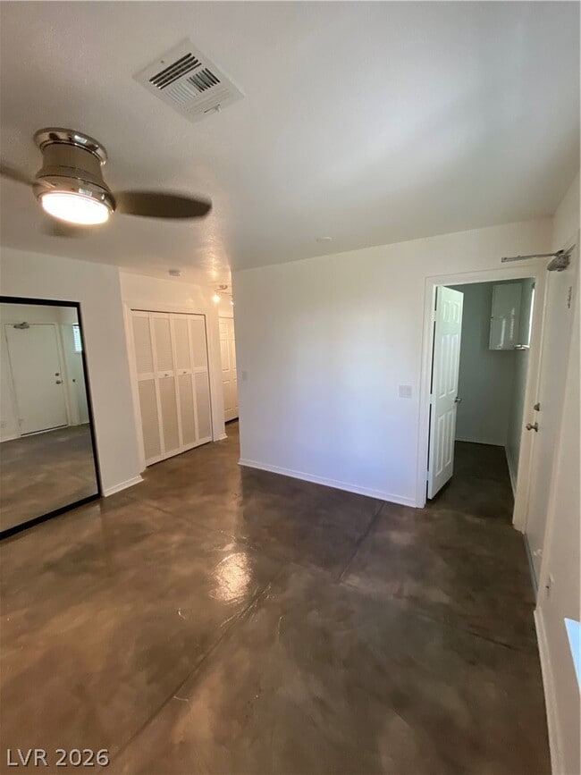 Building Photo - 2521 E Serene Ave