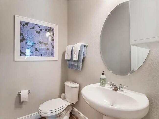 Building Photo - Stunning 5 bedroom home in Longwood