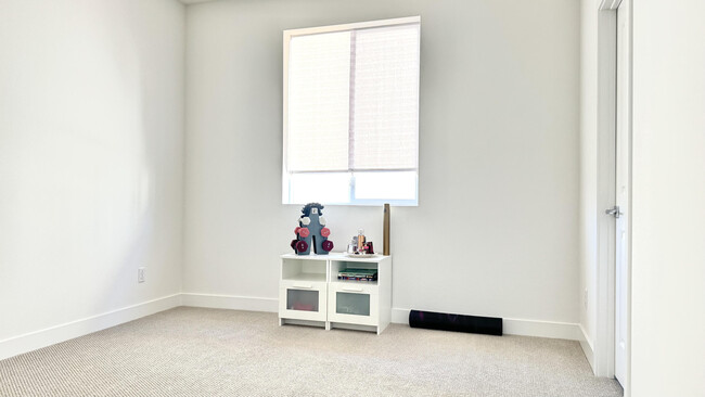 Building Photo - 41389 Penn Dr