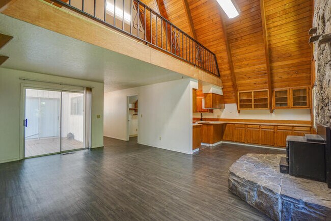 Building Photo - COUNTRY LIVING IN WASHOUGAL