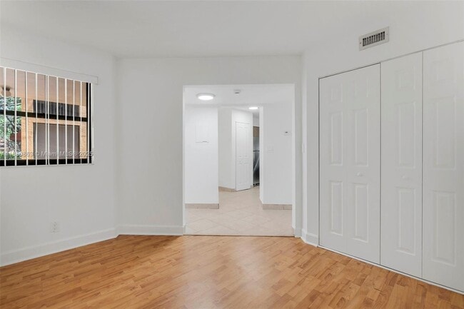 Building Photo - 15575 Miami Lakeway N