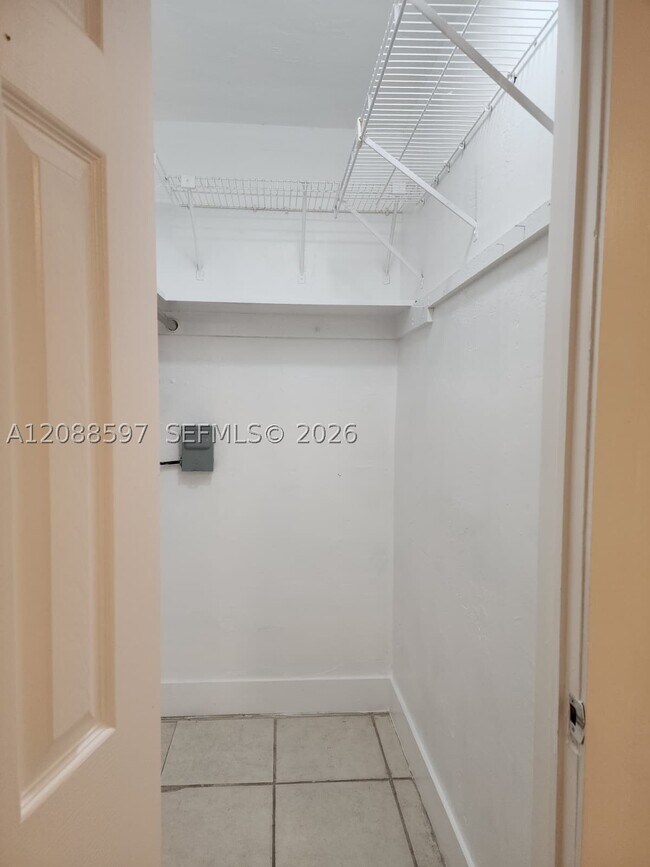 Building Photo - 443 SW 4th St