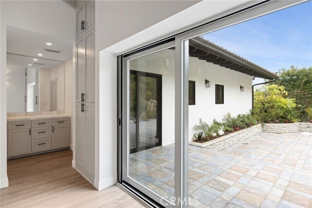 Building Photo - 1253 Vía Landeta