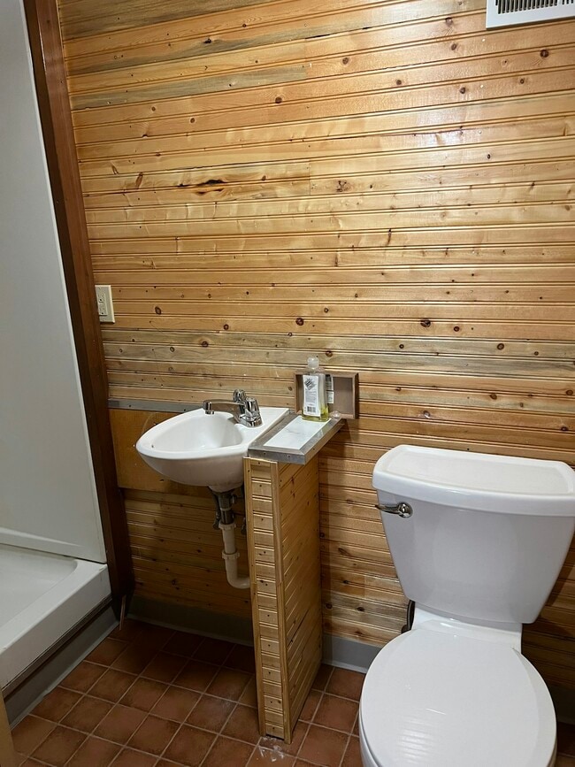 Building Photo - 102 E Erie St