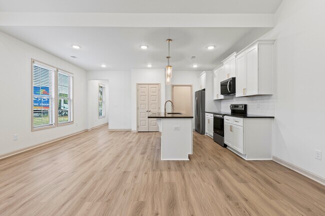 Building Photo - 106 Summer St