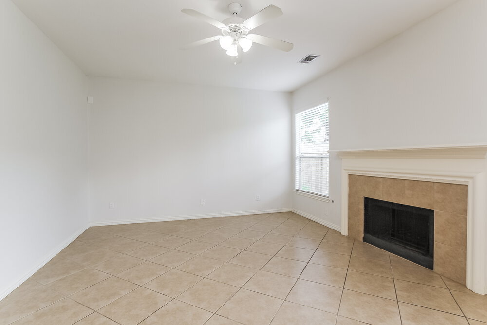 Building Photo - 17902 Scenic Oaks Dr