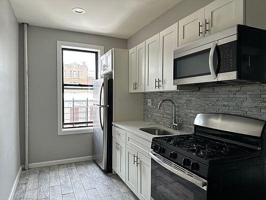 Building Photo - 1 bedroom in BRONX NY 10463