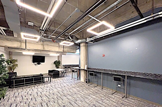 Building Photo - 210 S Desplaines St