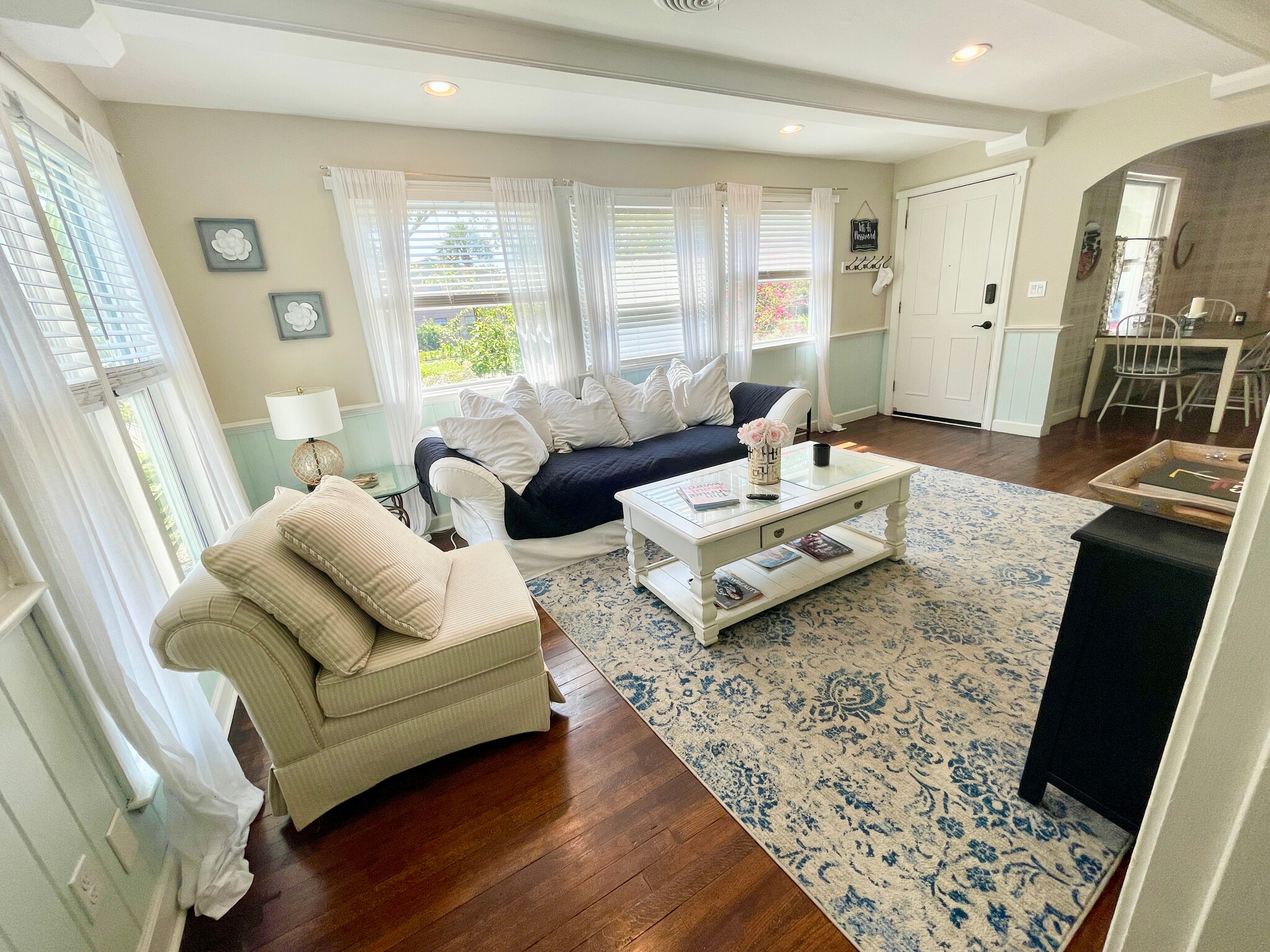 living angle - 3319 W Paul Ave