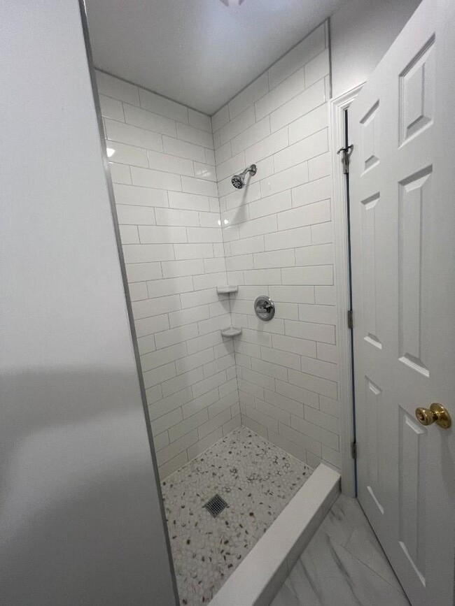 Building Photo - 3 bedroom in WOODSIDE NY 11377