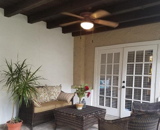 Building Photo - 2744 Briarhurst Dr