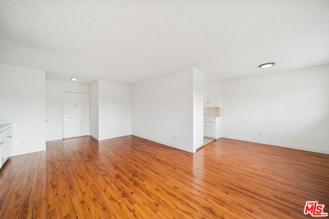 Building Photo - 1050 S Wooster St