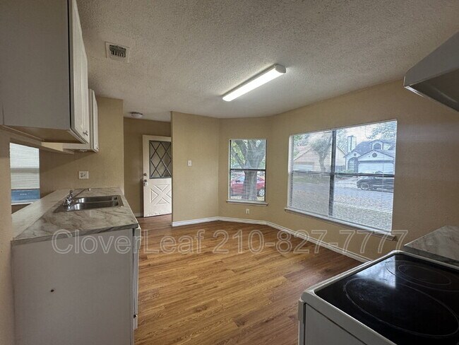 Building Photo - 4012 Sunrise Creek Dr