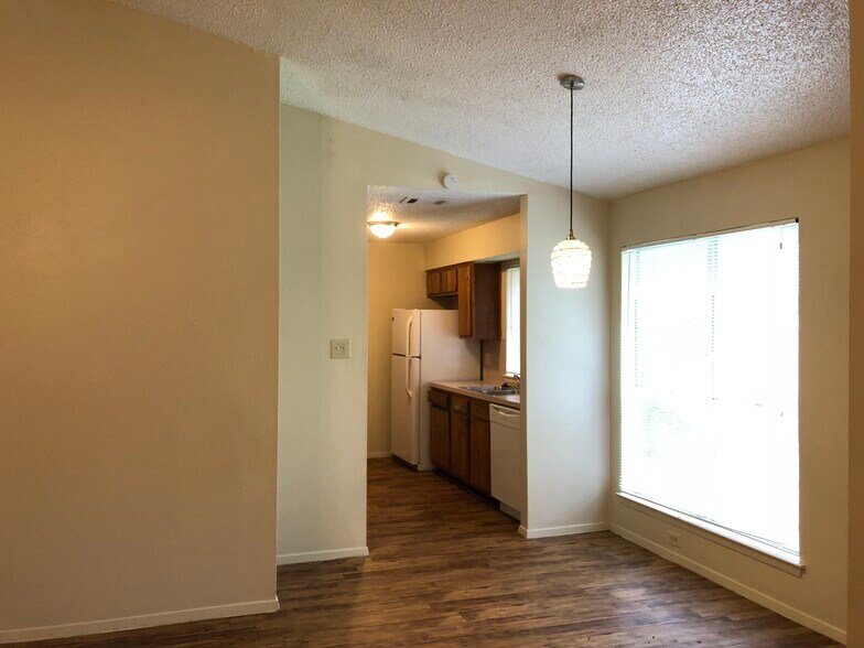 Building Photo - 4504 Dorsett Oaks Cir