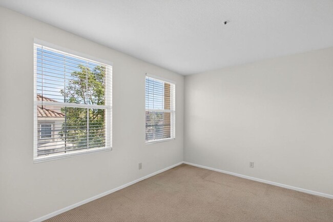 Building Photo - Bright & Updated 2 Bedroom Home with Flexible Primary Retreat and Amazing Community Amenities!