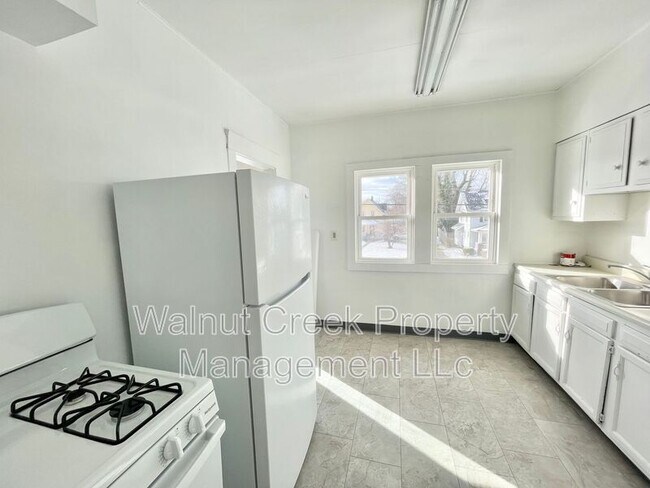 Building Photo - 1184 W 8th St