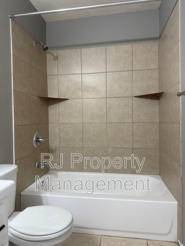 Building Photo - 4817 Royal Run Dr