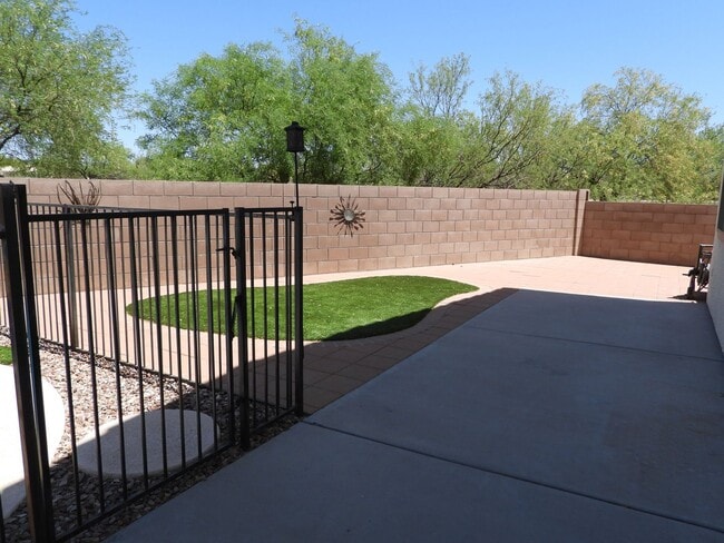Building Photo - THIS HOME IS FOR LEASE UNTIL 8/31/2026 SHORT TERM.