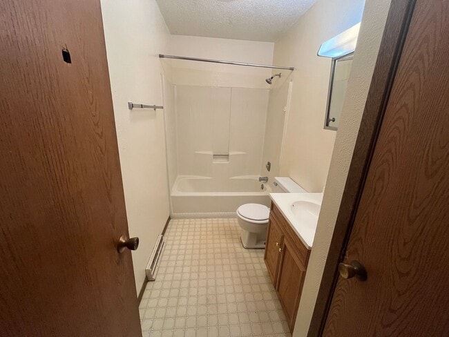 Building Photo - 2 Bed Apartment at the Driftless Apartment...