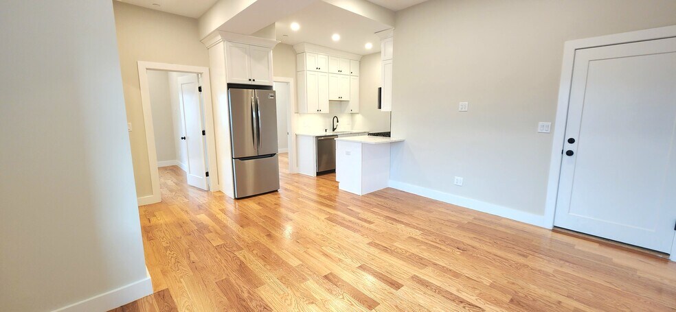 Building Photo - 58 Lubec St