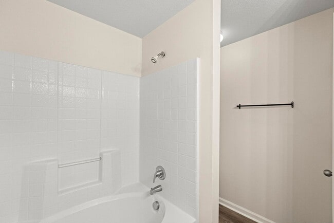 Building Photo - Adorable townhome with beautiful upgrades!