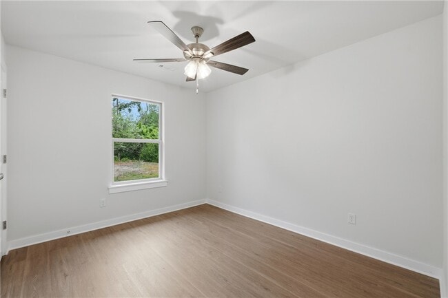 Building Photo - 1315 Valley Dr