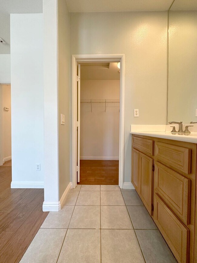 Building Photo - 2 BEDROOM 2.5 BATHROOM WITH LOFT HOME IN HIGHLY DESIRED BERKSHIRE TRACK