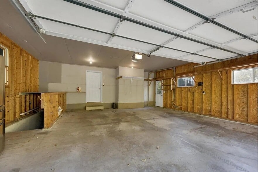 Building Photo - 969 Riverside Dr