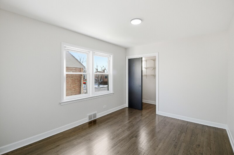 Building Photo - 6640 W Foster Ave