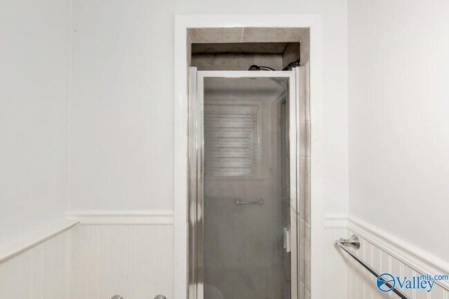 Building Photo - 2320 Rodgers Dr NE