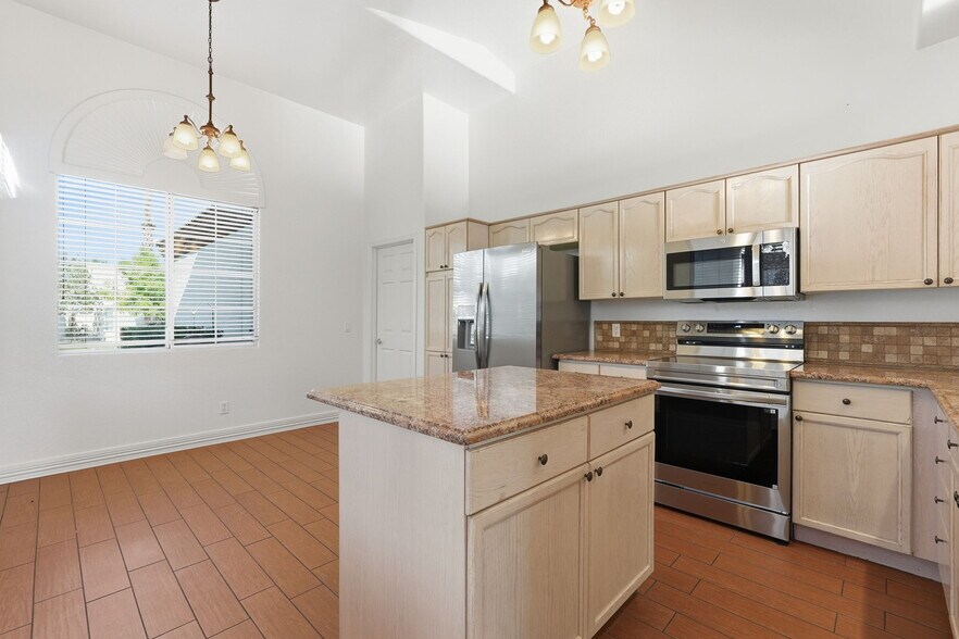 Building Photo - 2059 E Huron Ct