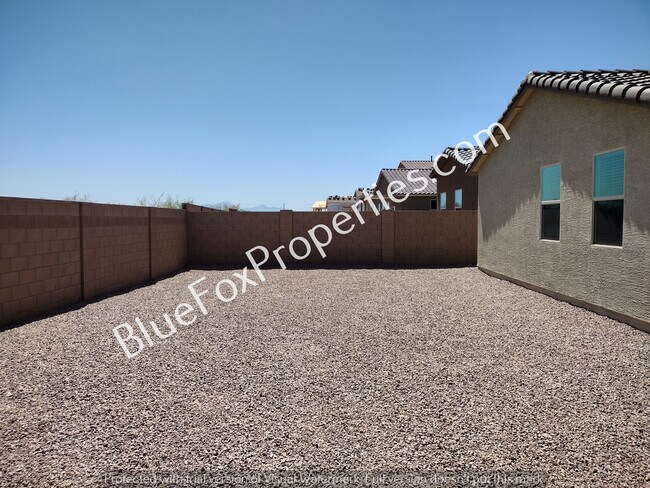 Building Photo - 6305 E Desert Peak Dr