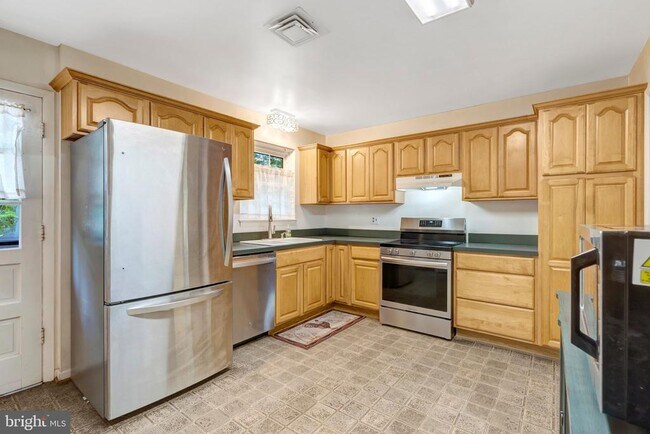 Building Photo - 5315 Summit Dr