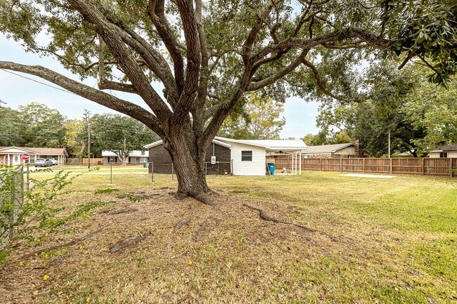 Building Photo - 4703 Bronfair Ave