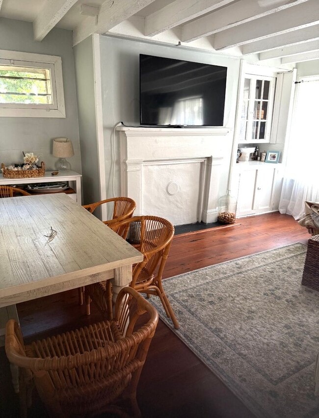 Building Photo - 38 Bull St