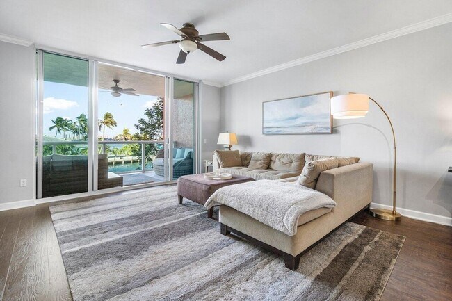 Building Photo - 2650 Lake Shore Dr