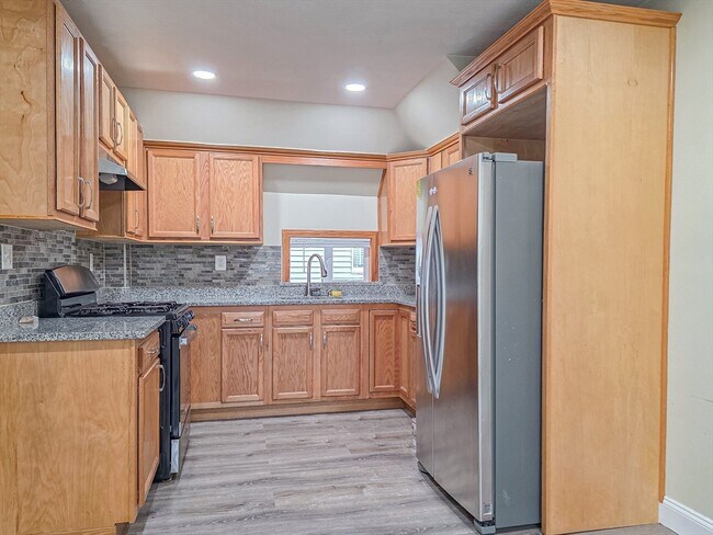 Building Photo - 49 Irving St