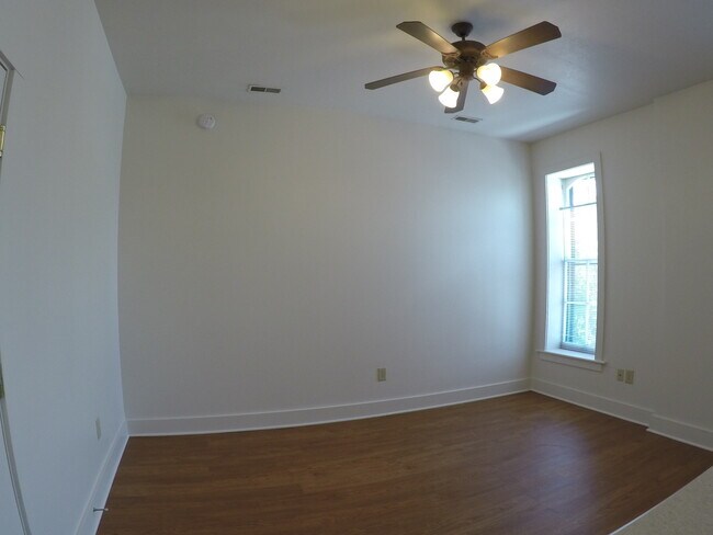Apt 1,2,5,6 Living room - 220 S 6th St (Maison de Ville)