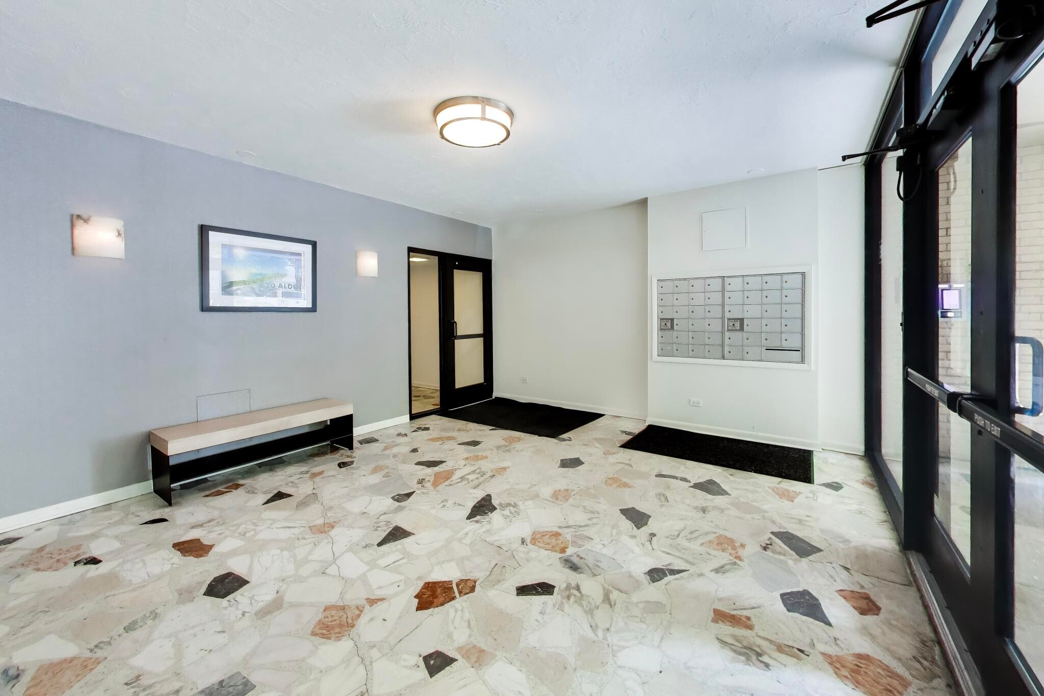 Building Photo - 420 W Aldine Ave