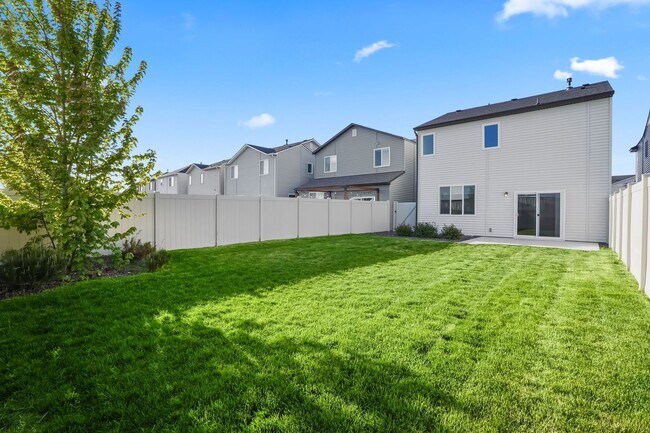 Building Photo - Beautiful SE Boise Home 4bd/2.5ba 1800+ SF