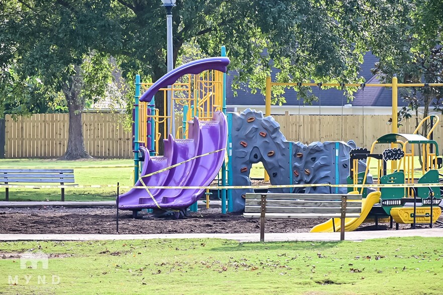Building Photo - 8819 Lindstrom Cove
