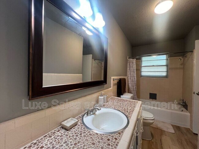Building Photo - 503 Turtle Creek Dr