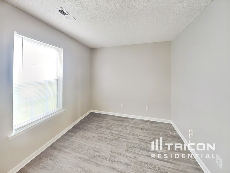 Building Photo - 8004 Seattle Slew Ct
