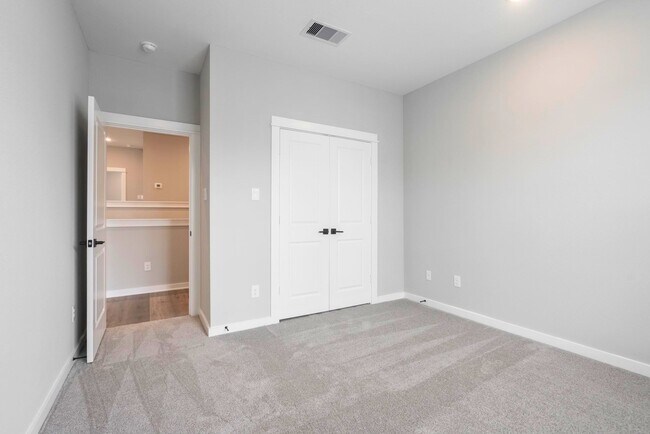 Building Photo - 8440 Berry Brush Ln