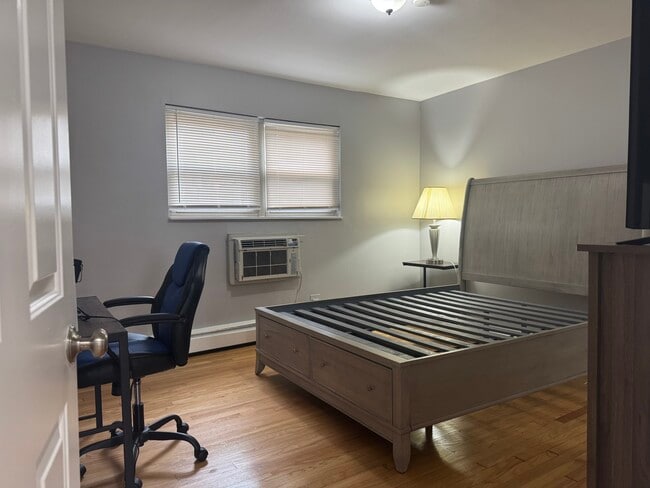 Building Photo - 1709 W Estes Ave