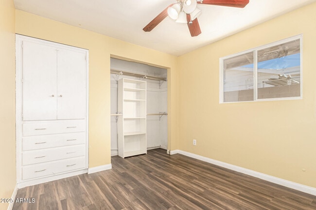 Building Photo - 3823 W Lawrence Rd