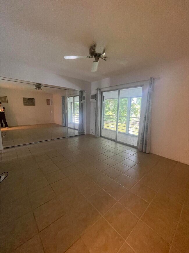 Building Photo - 474 Tilford V
