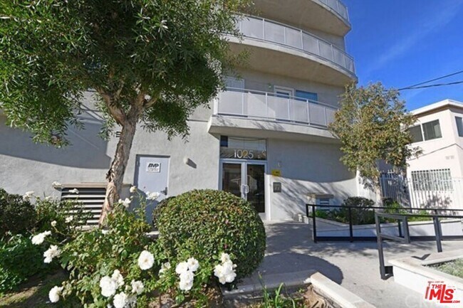 Building Photo - 1025 Dewey Ave