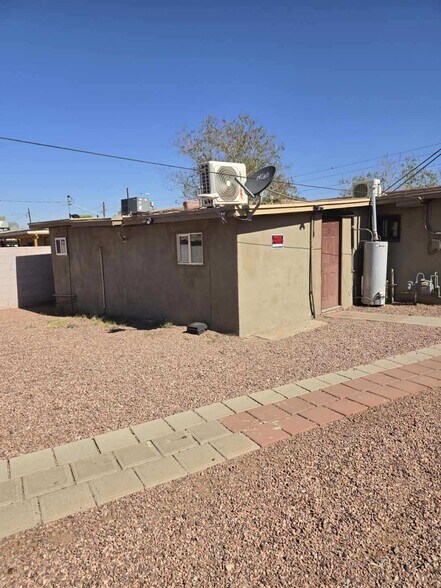 Building Photo - 713 W Pima St