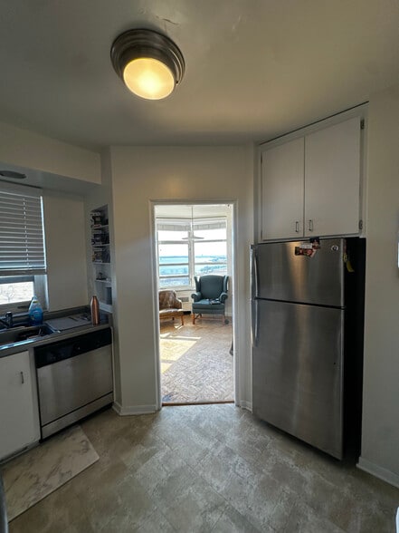 Building Photo - 1260 N Prospect Ave